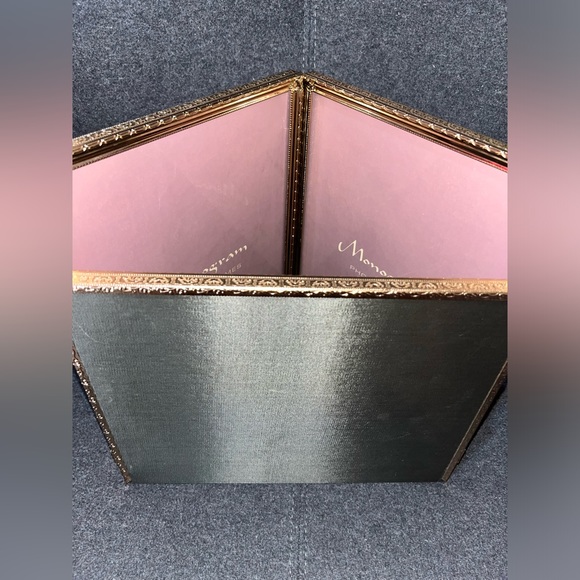 Monogram foldable golden photo frames - Picture 7 of 9